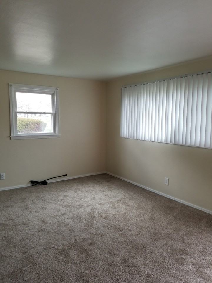 131 N Edgehill Ave - Photo 2 of 9