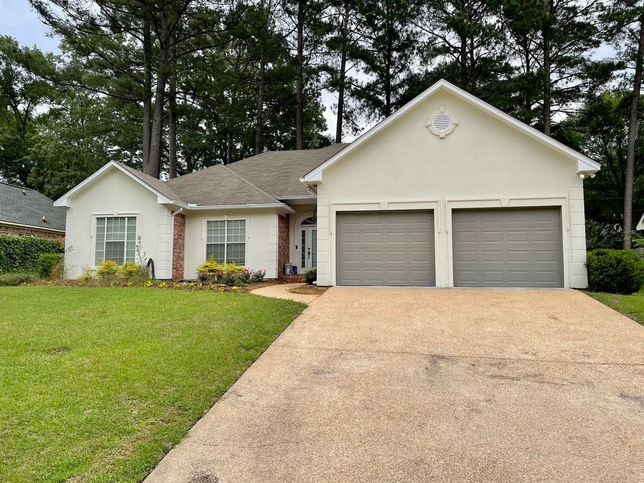 420 Idlewoods Ln - Photo 2 of 14