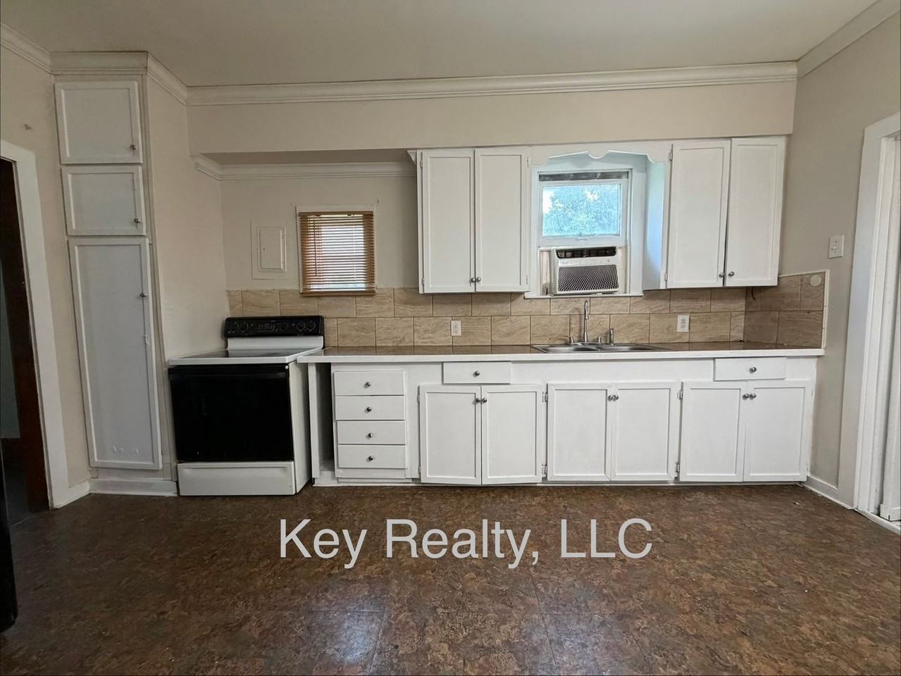 100 Hill St - Photo 3 of 10