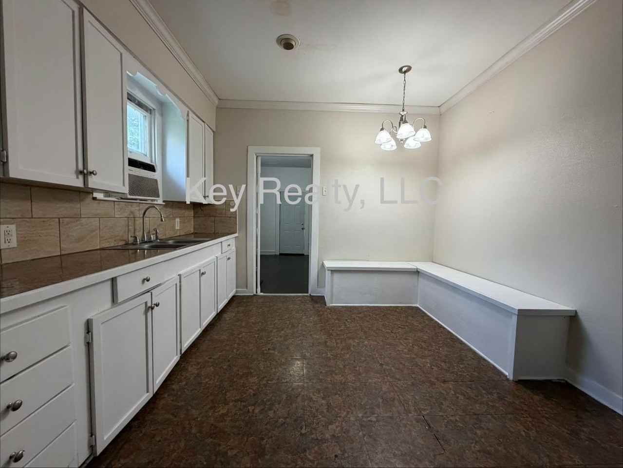 100 Hill St - Photo 4 of 10