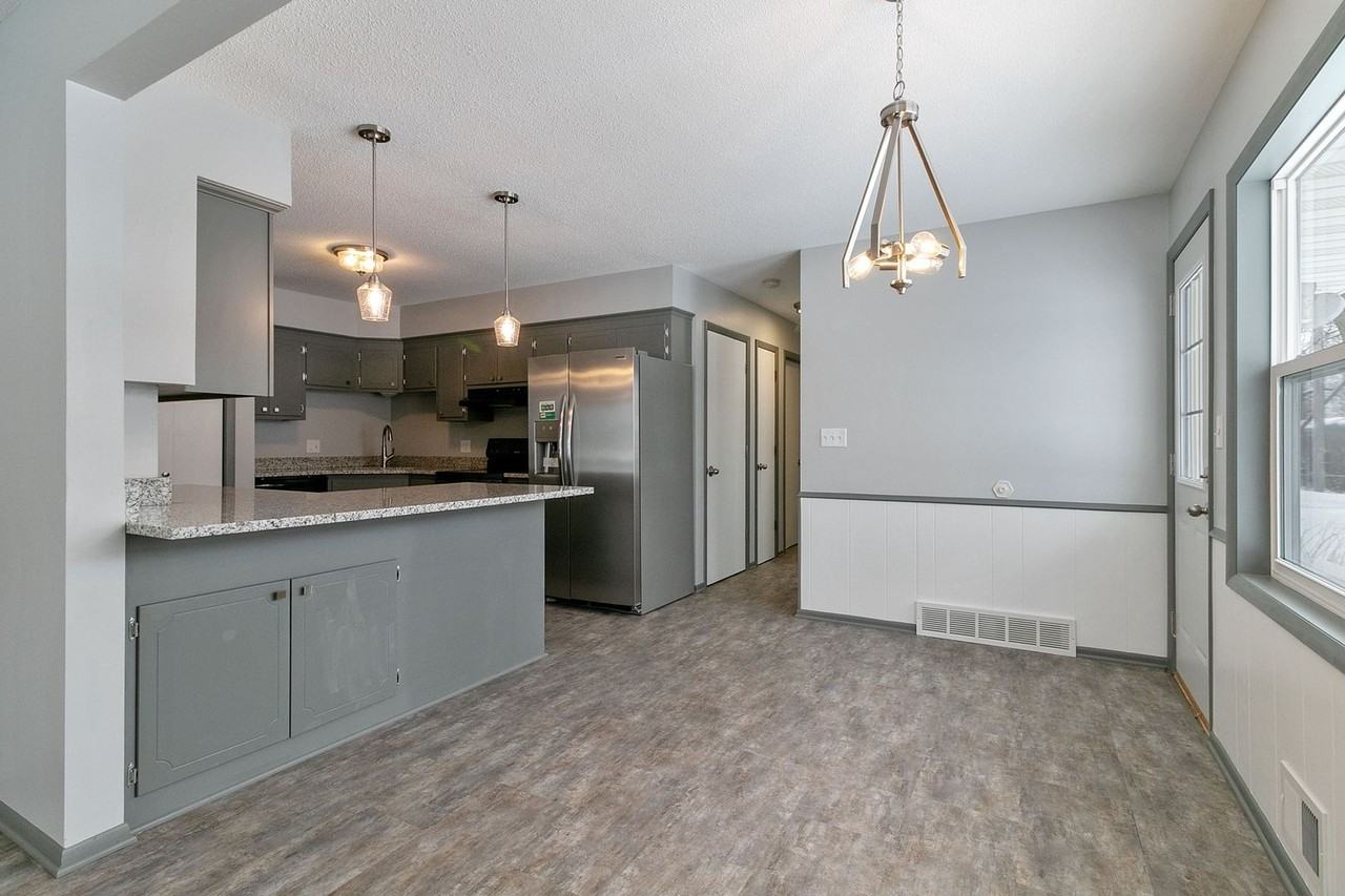 797 Greenway Ave N - Photo 3 of 13