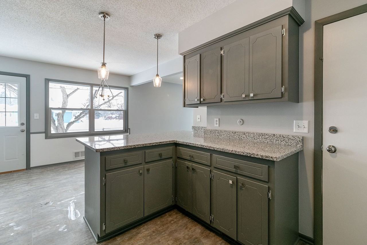 797 Greenway Ave N - Photo 5 of 13