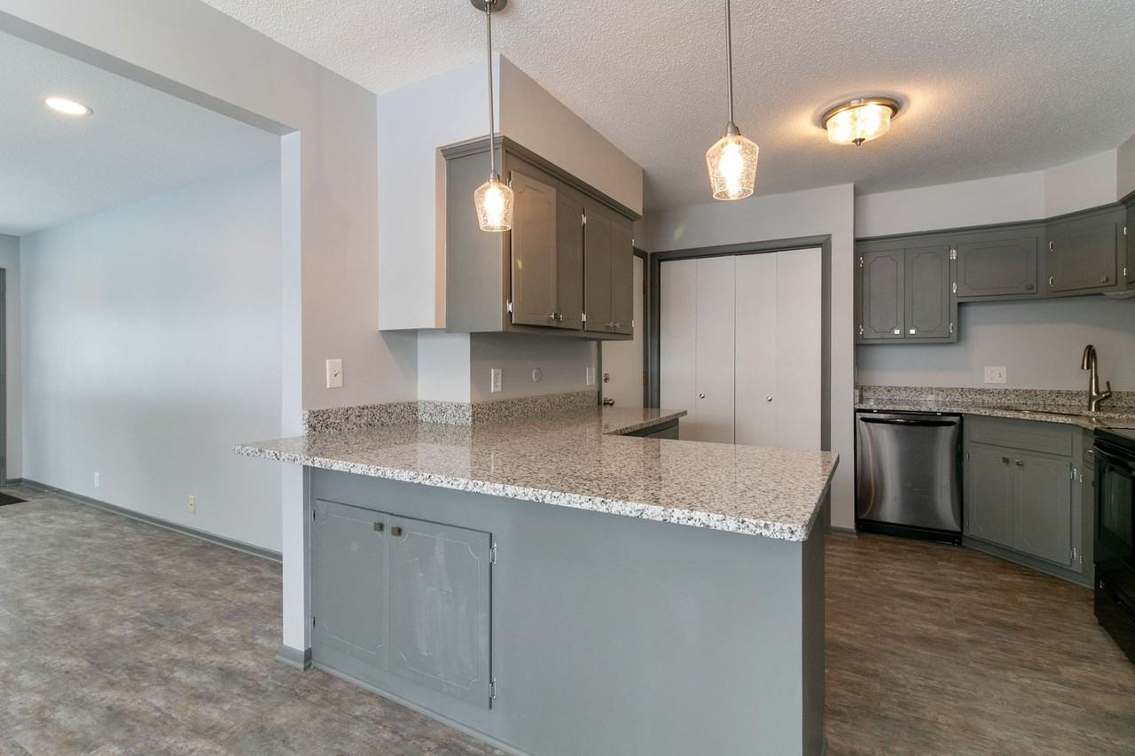 797 Greenway Ave N - Photo 7 of 13
