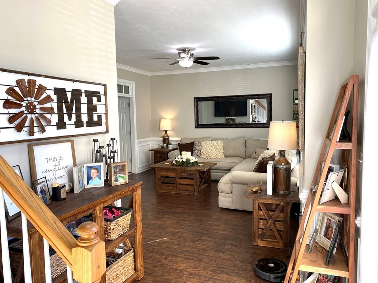 306 Hogan Way - Photo 3 of 16