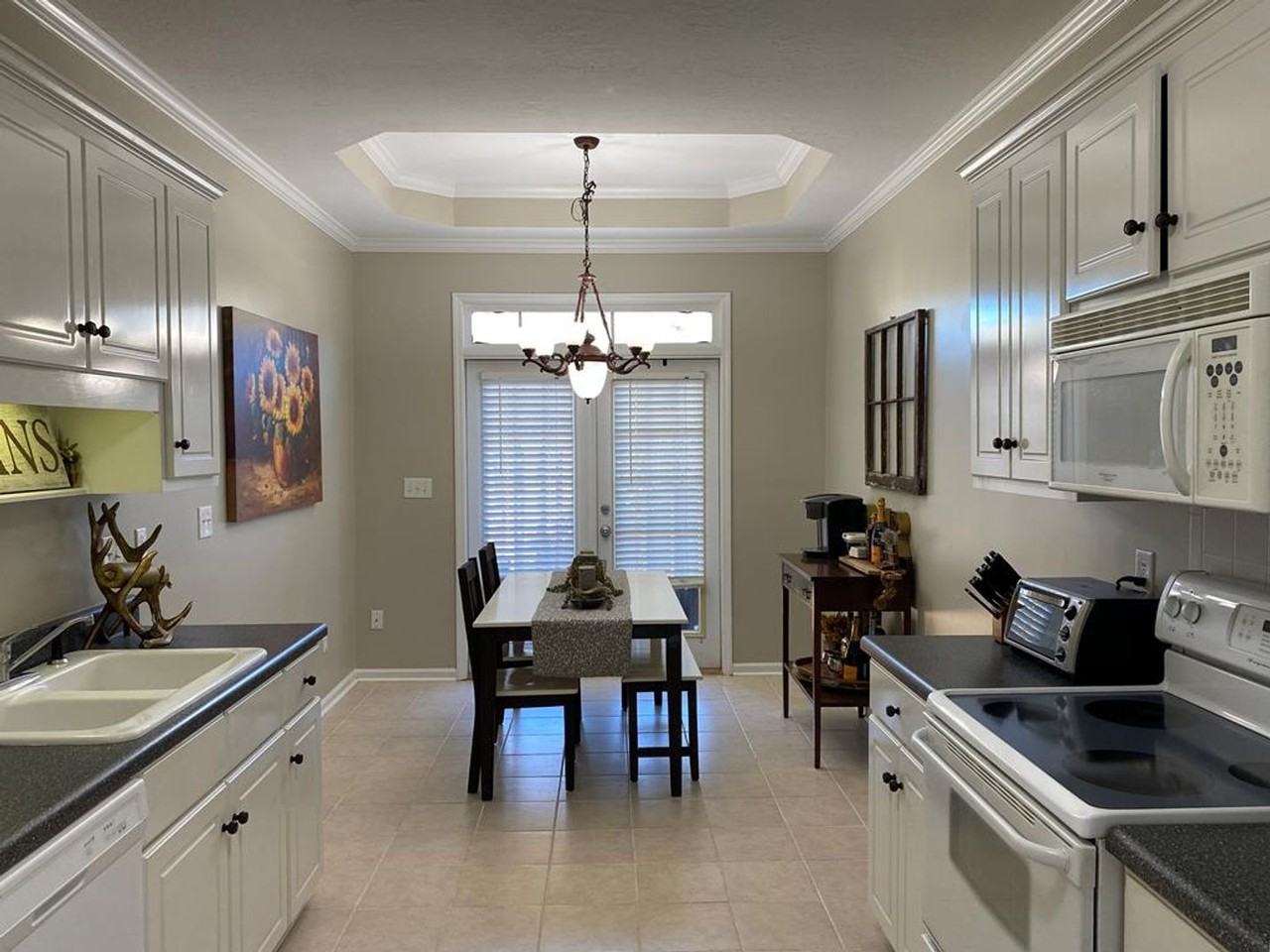 306 Hogan Way - Photo 5 of 16