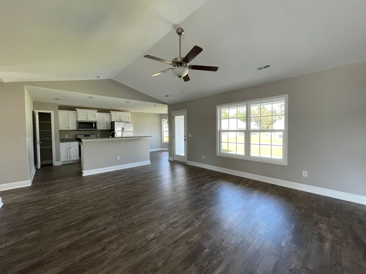 3112 Belgrove Ln - Photo 7 of 29