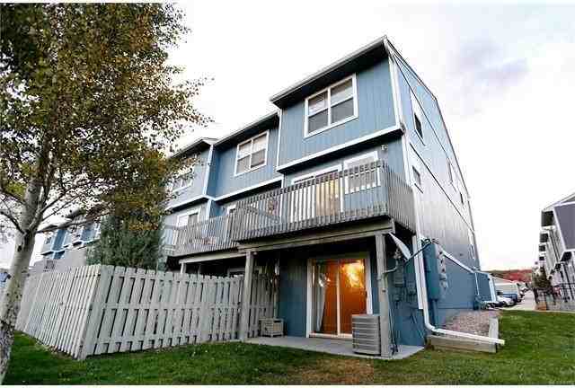 1898 Oakcrest Cir