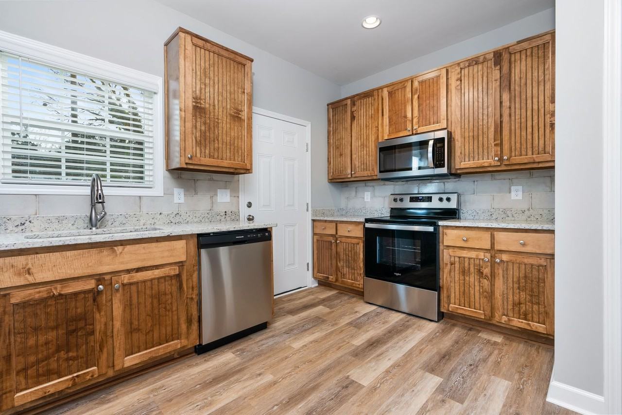 337 Jordan St - Photo 4 of 9