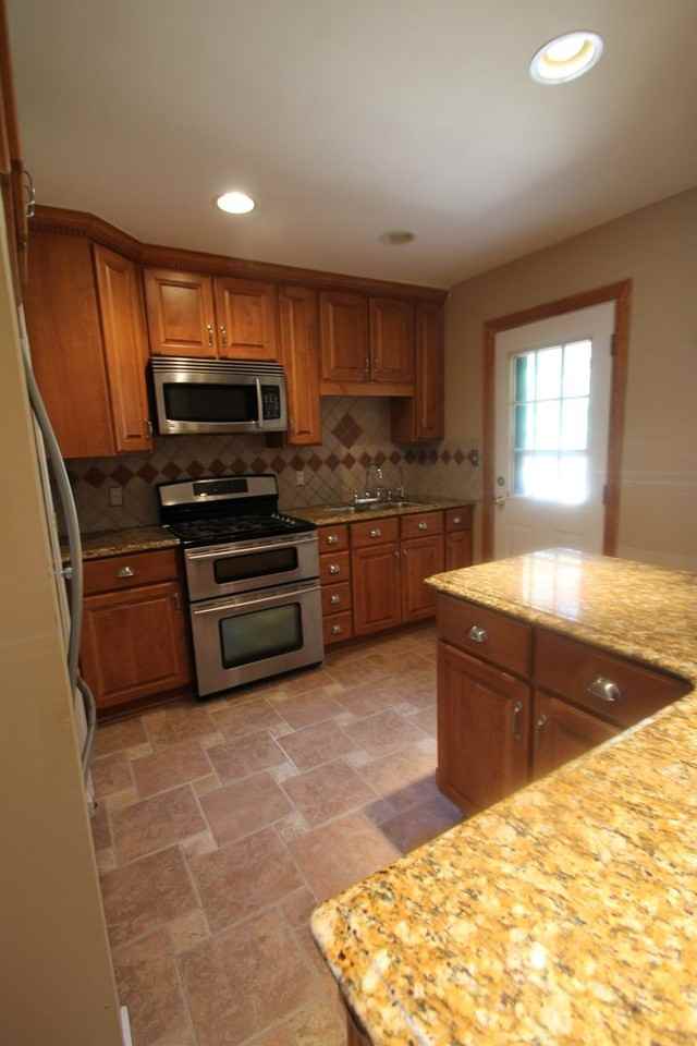1636 Amber Ln - Photo 4 of 19