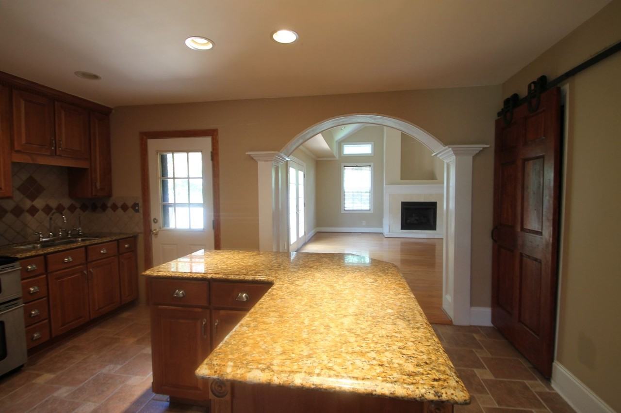 1636 Amber Ln - Photo 5 of 19