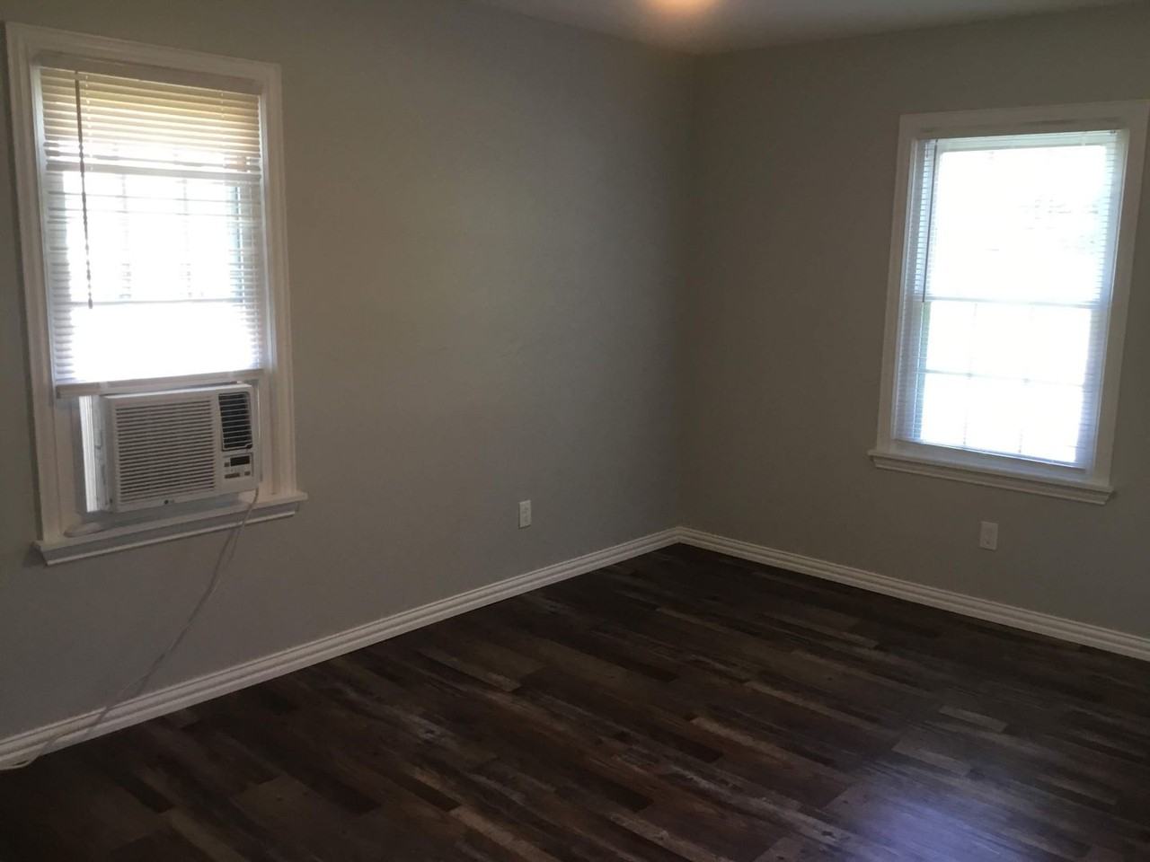 305 Babb Dr - Photo 2 of 15