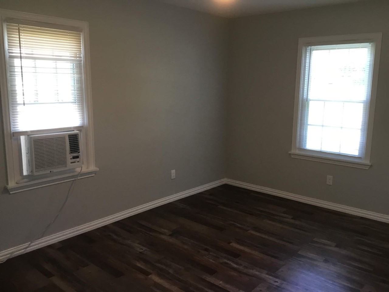 305 Babb Dr - Photo 3 of 15