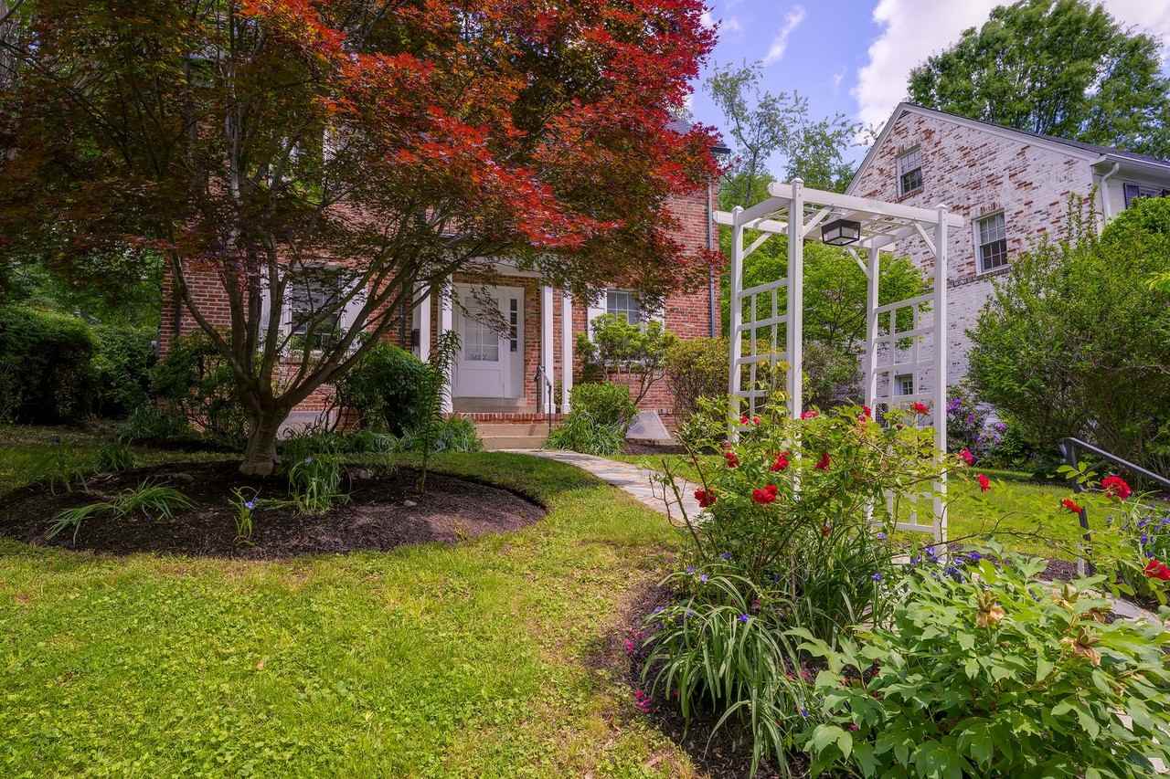 3677 Upton St Nw - Photo 4 of 50