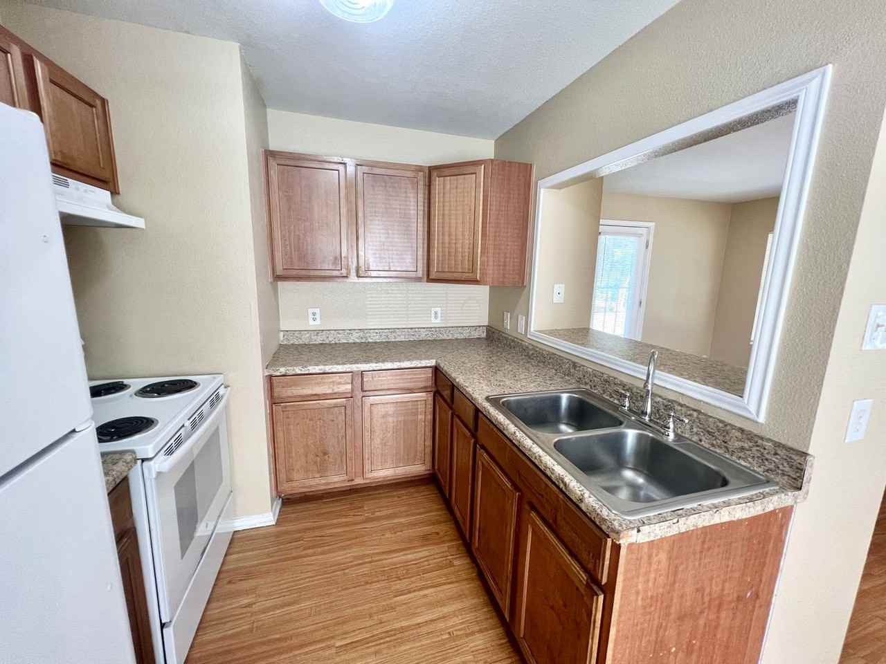 508 Pitts St - Photo 4 of 15
