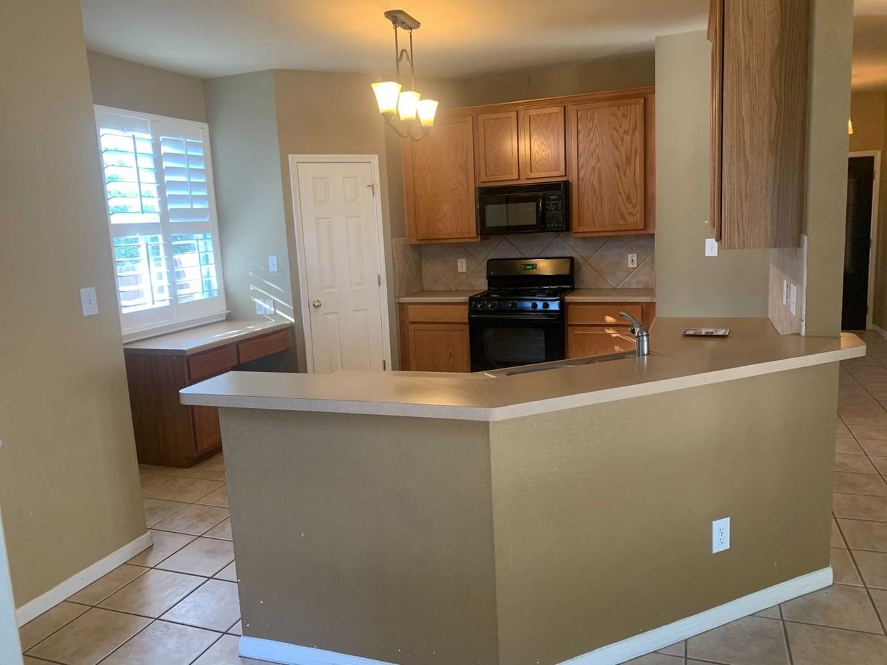 842 Windhurst - Photo 7 of 24