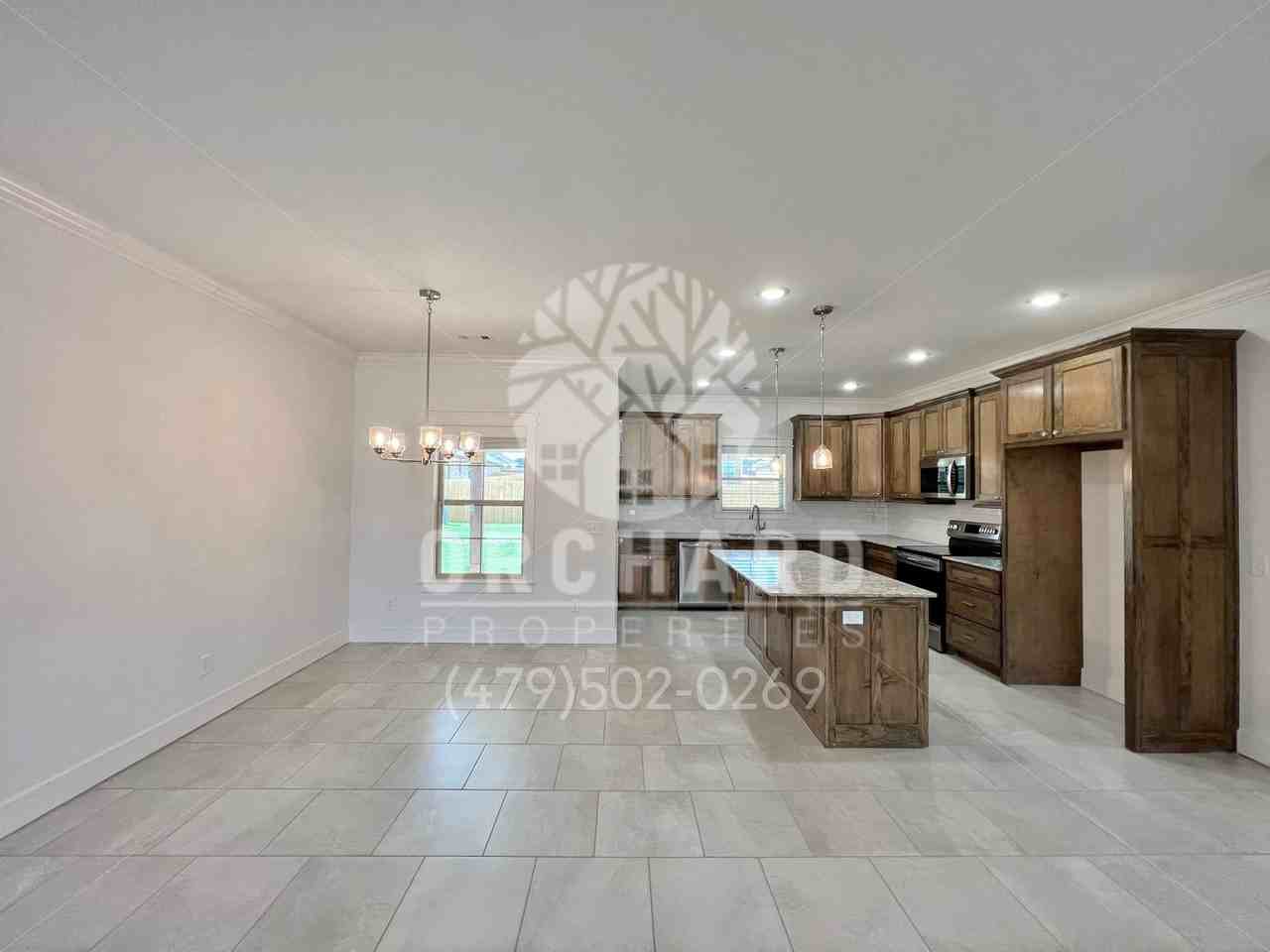925 Sugar Pine St - Photo 5 of 26