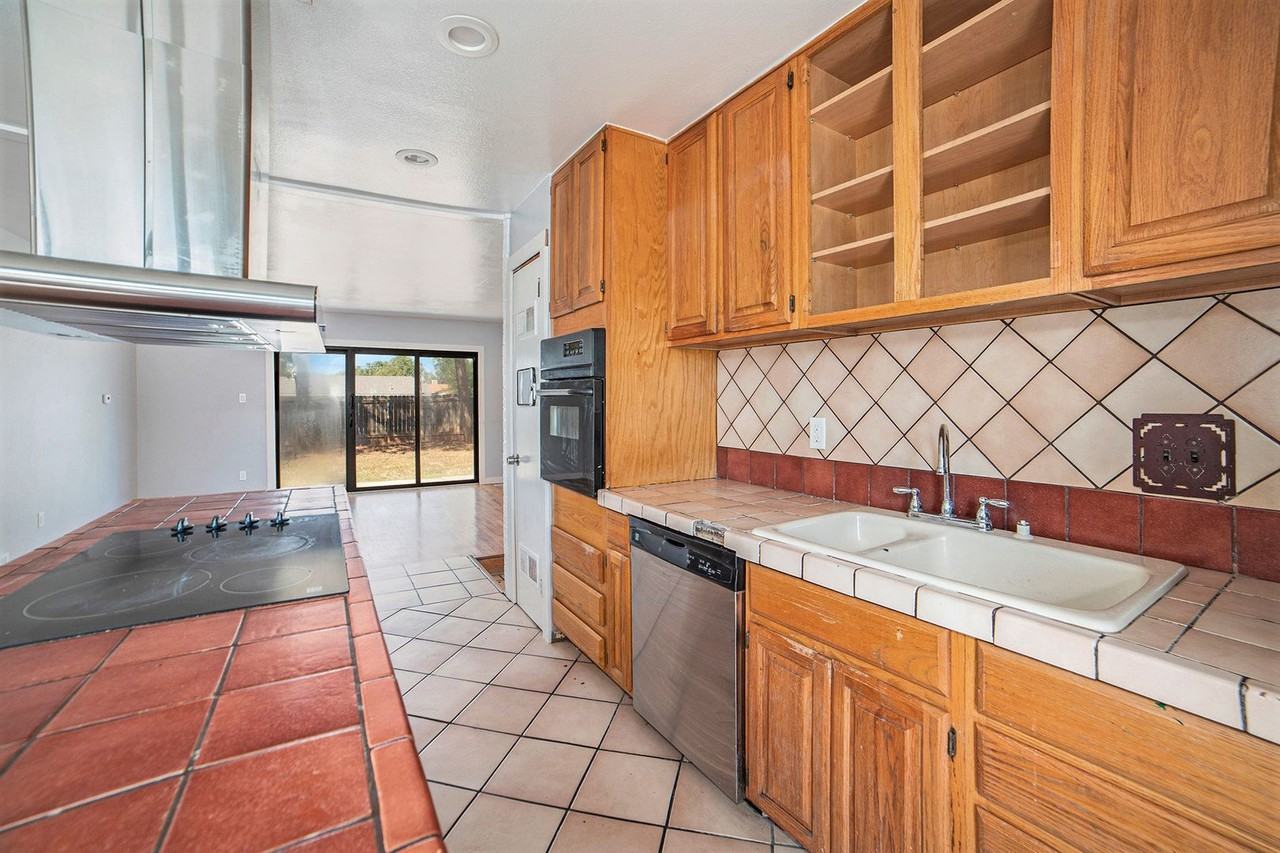 7 Robertson Rd - Photo 5 of 15
