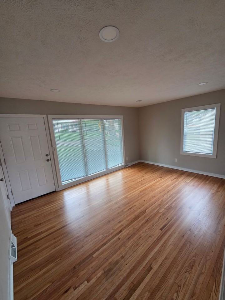 7725 Webster St - Photo 2 of 13