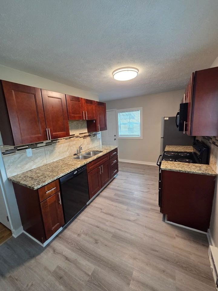 7725 Webster St - Photo 3 of 13