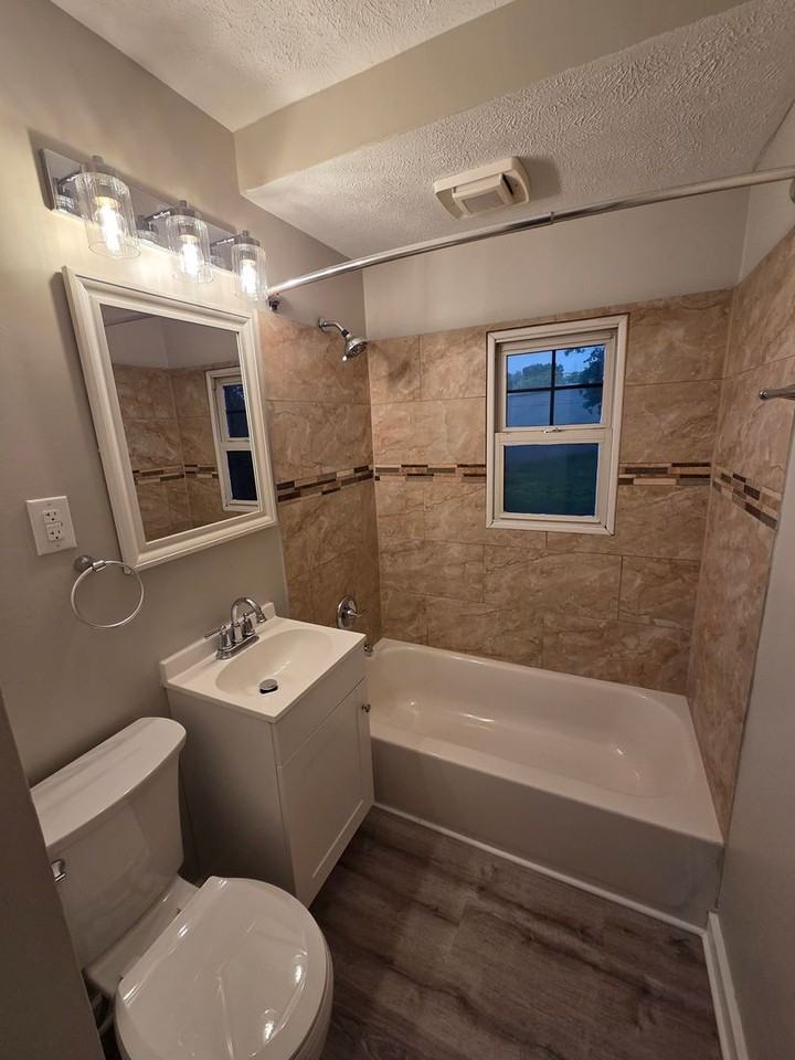 7725 Webster St - Photo 5 of 13