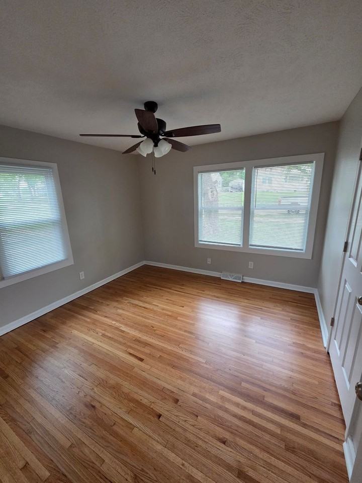 7725 Webster St - Photo 6 of 13
