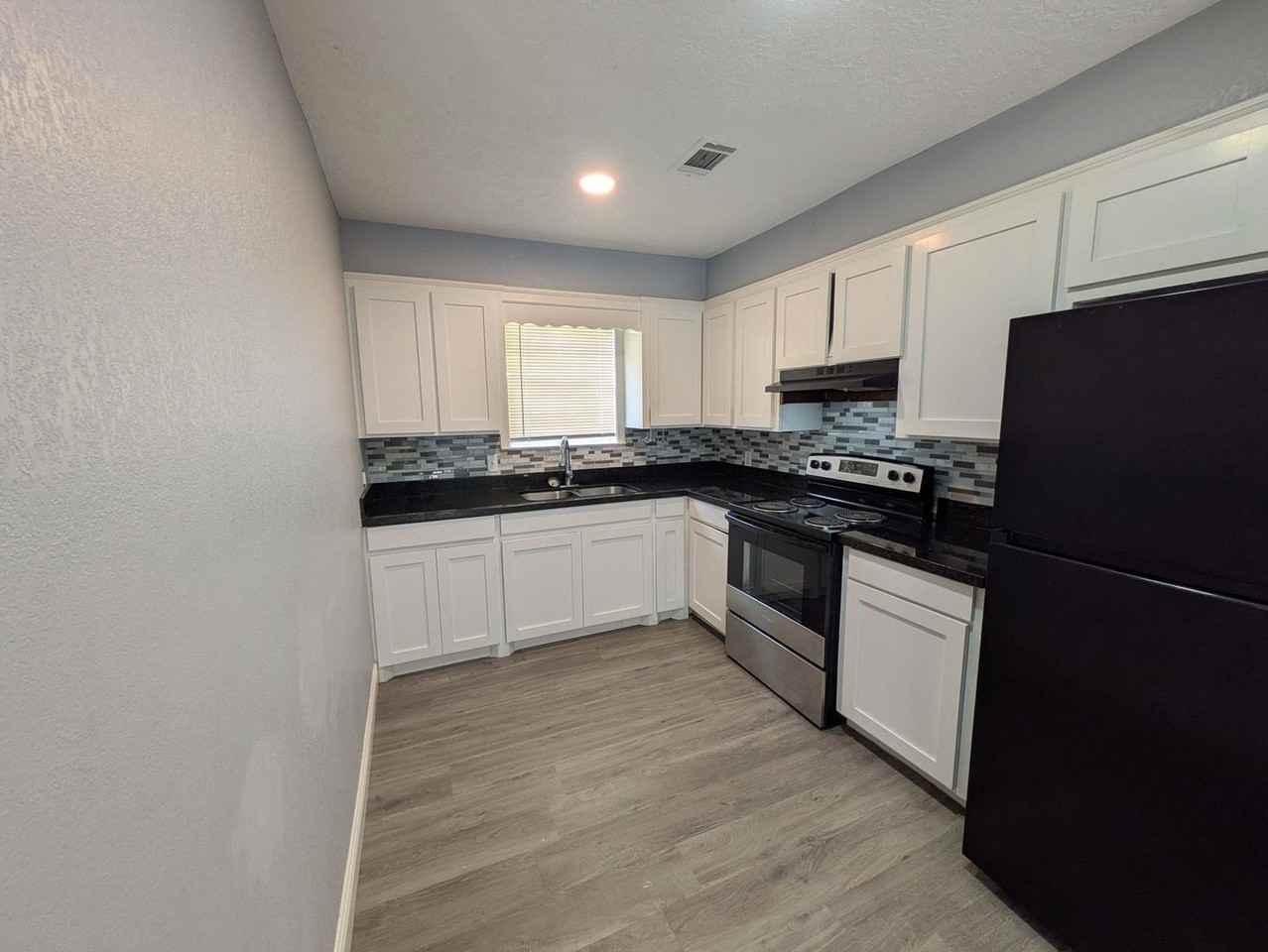 4404 Raven St - Photo 7 of 18