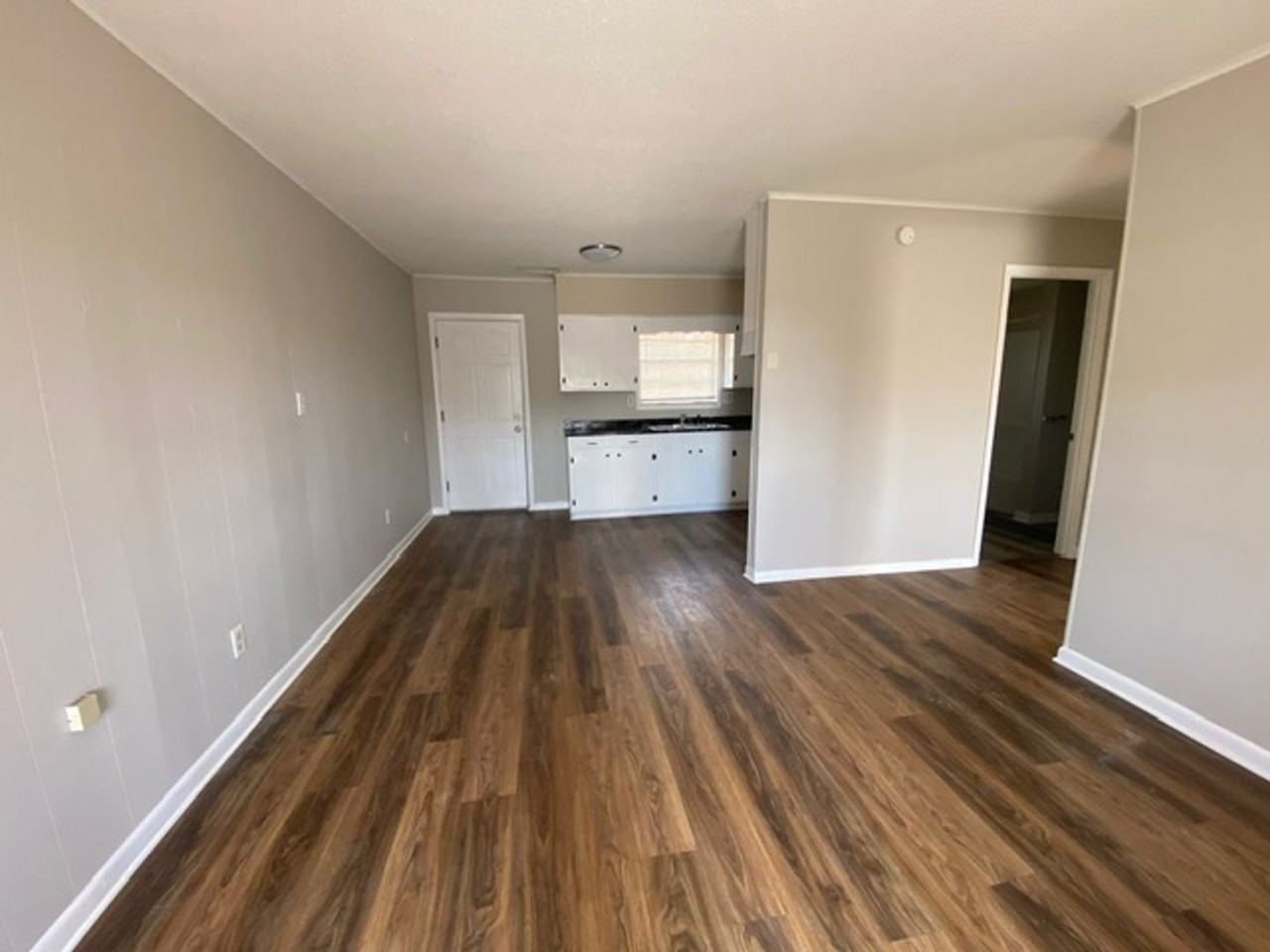 972 Cedar Springs Rd Se - Photo 3 of 8