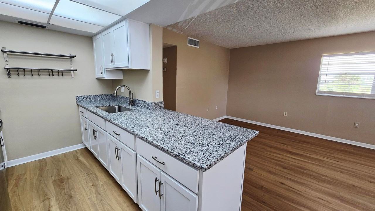 203 46th Avenue Ter W - Photo 4 of 17