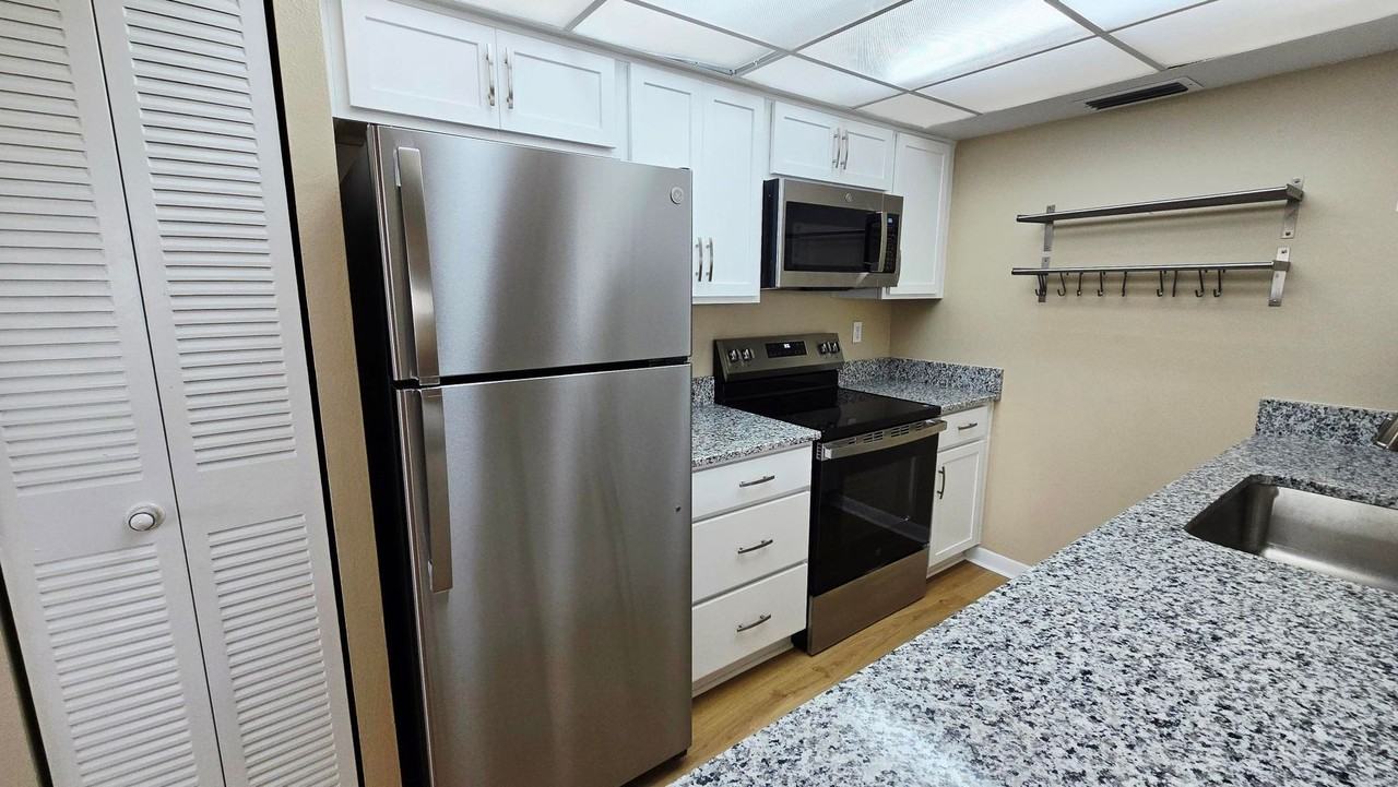 203 46th Avenue Ter W - Photo 5 of 17