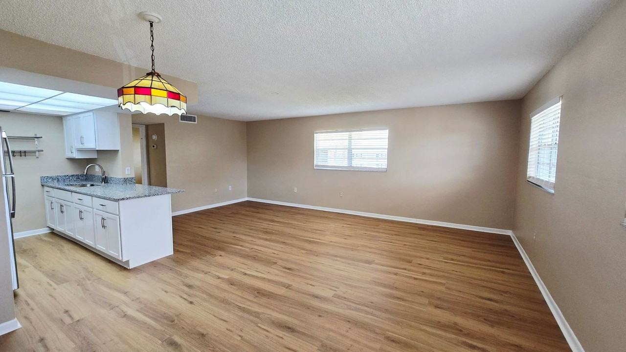 203 46th Avenue Ter W - Photo 6 of 17
