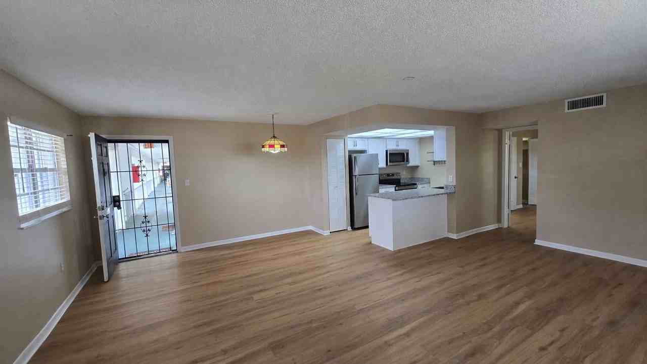 203 46th Avenue Ter W - Photo 7 of 17