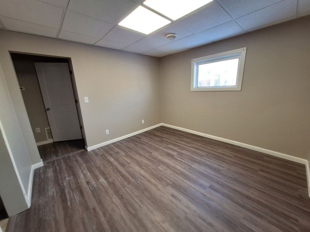 1701 Baxter Ave - Photo 4 of 17
