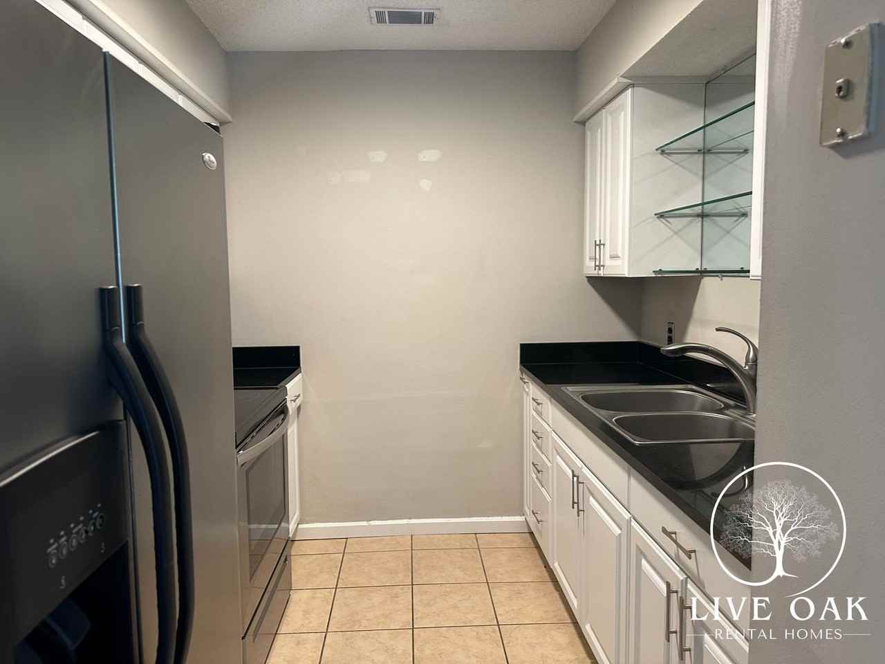 200 Sequoia Cir - Photo 7 of 11
