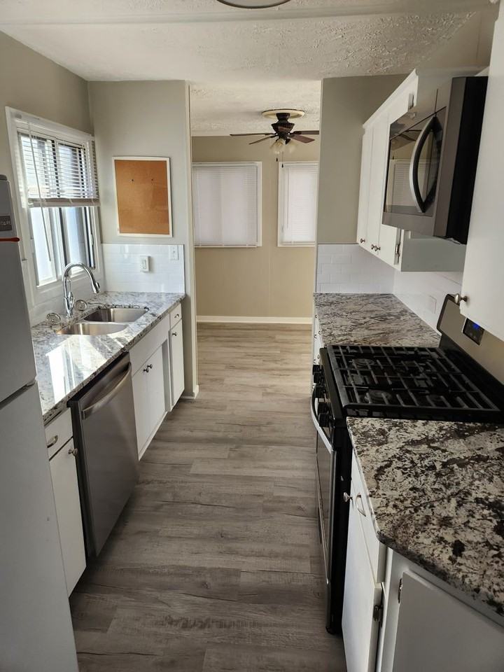 7625 Lafayette Ave - Photo 3 of 14