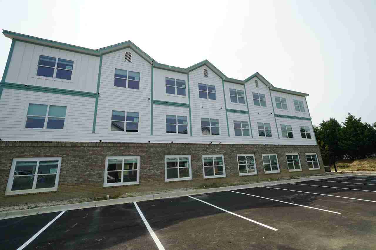 Silver Creek Building B - Photo 2 of 27