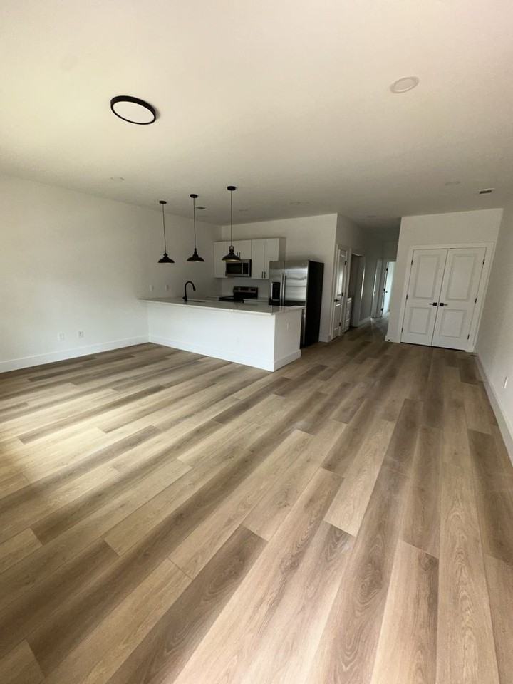 Silver Creek Building B - Photo 6 of 27