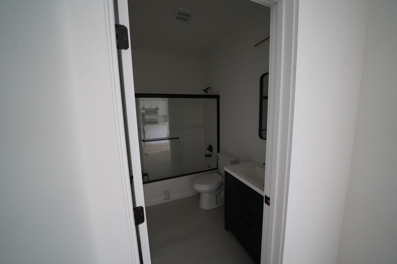 Silver Creek Building C - Photo 4 of 7