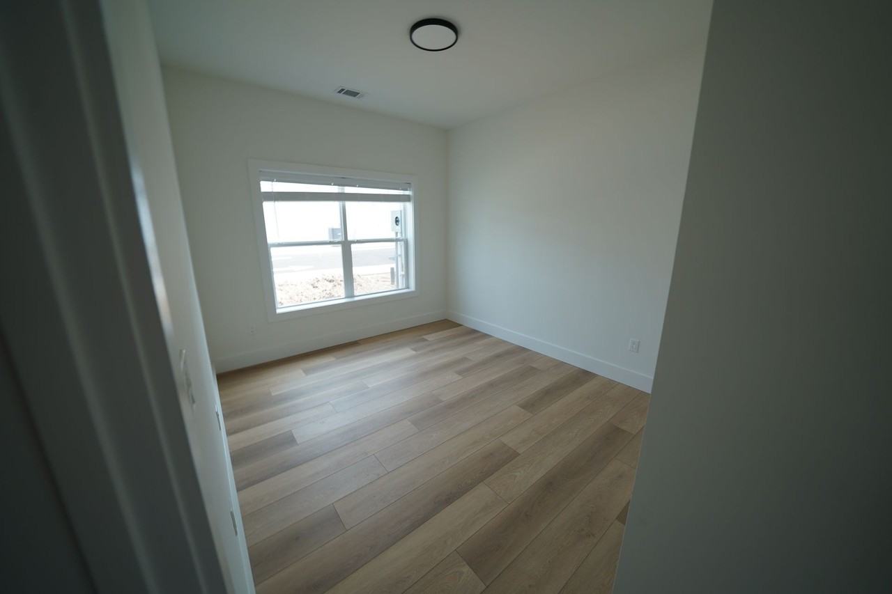 Silver Creek Building C - Photo 5 of 7