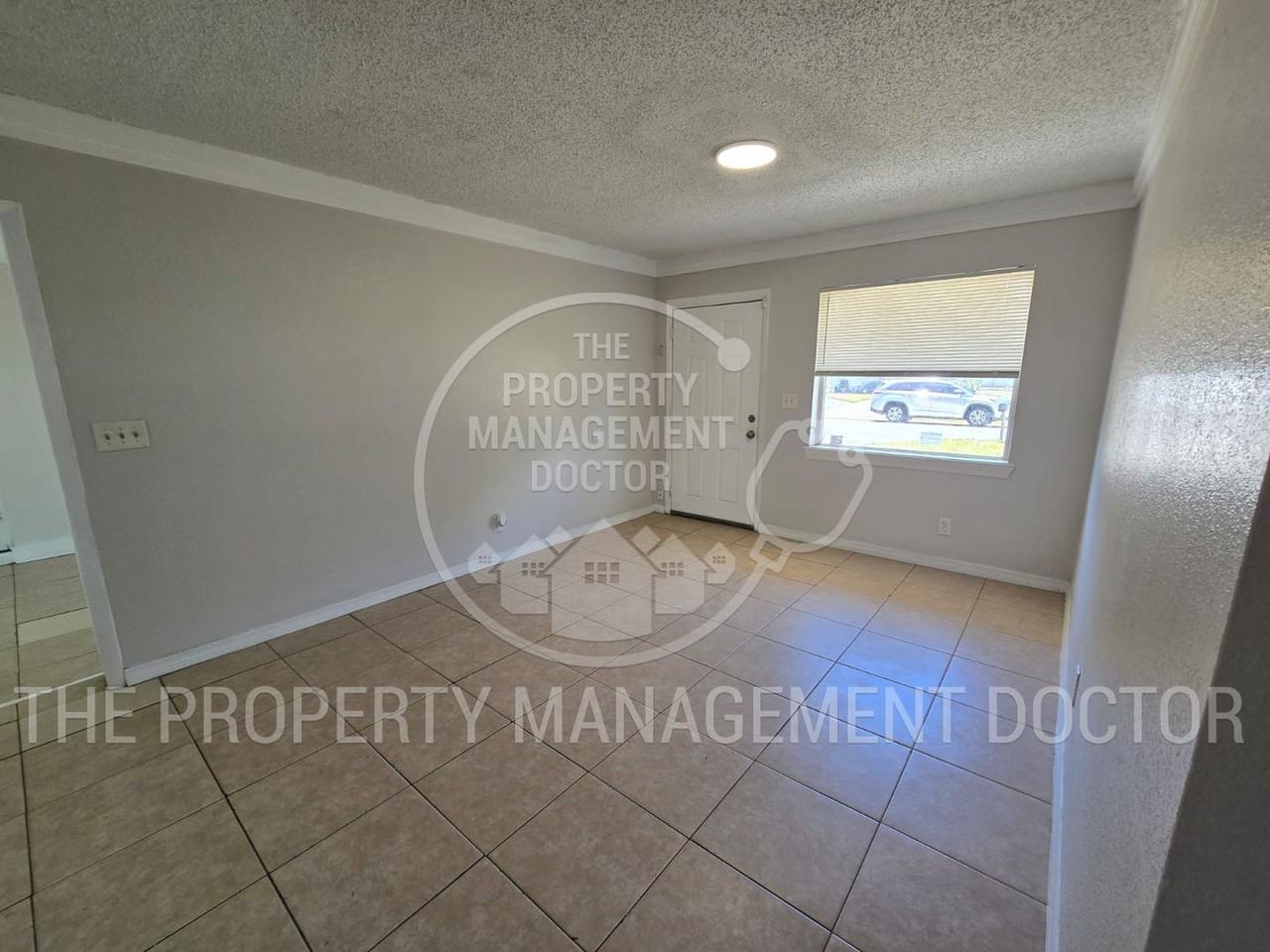 4914 S 84th St - Photo 4 of 22