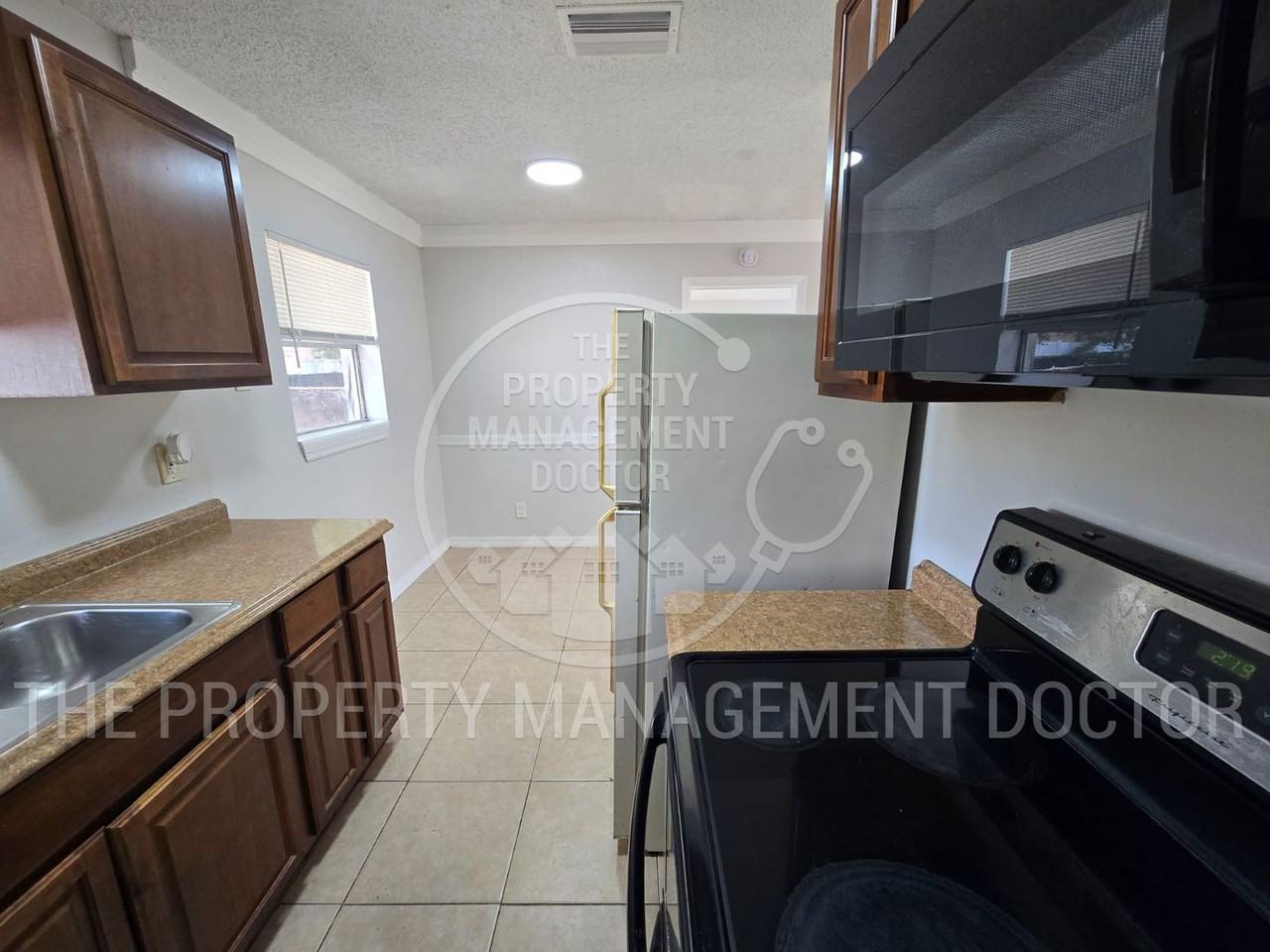 4914 S 84th St - Photo 6 of 22