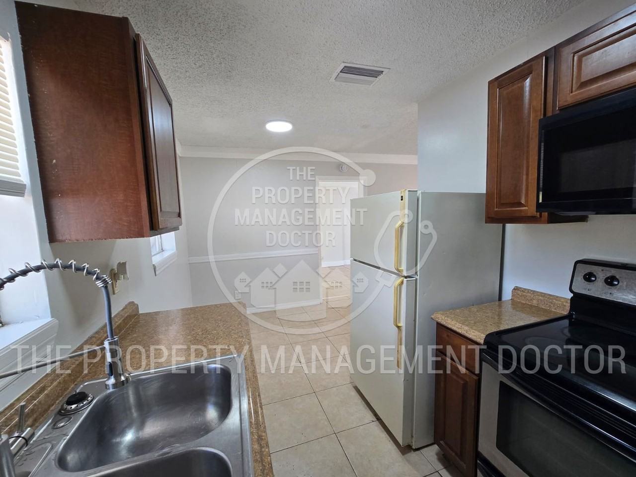 4914 S 84th St - Photo 7 of 22