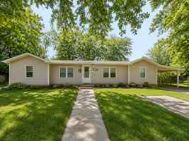 featured image of 809 E Park St