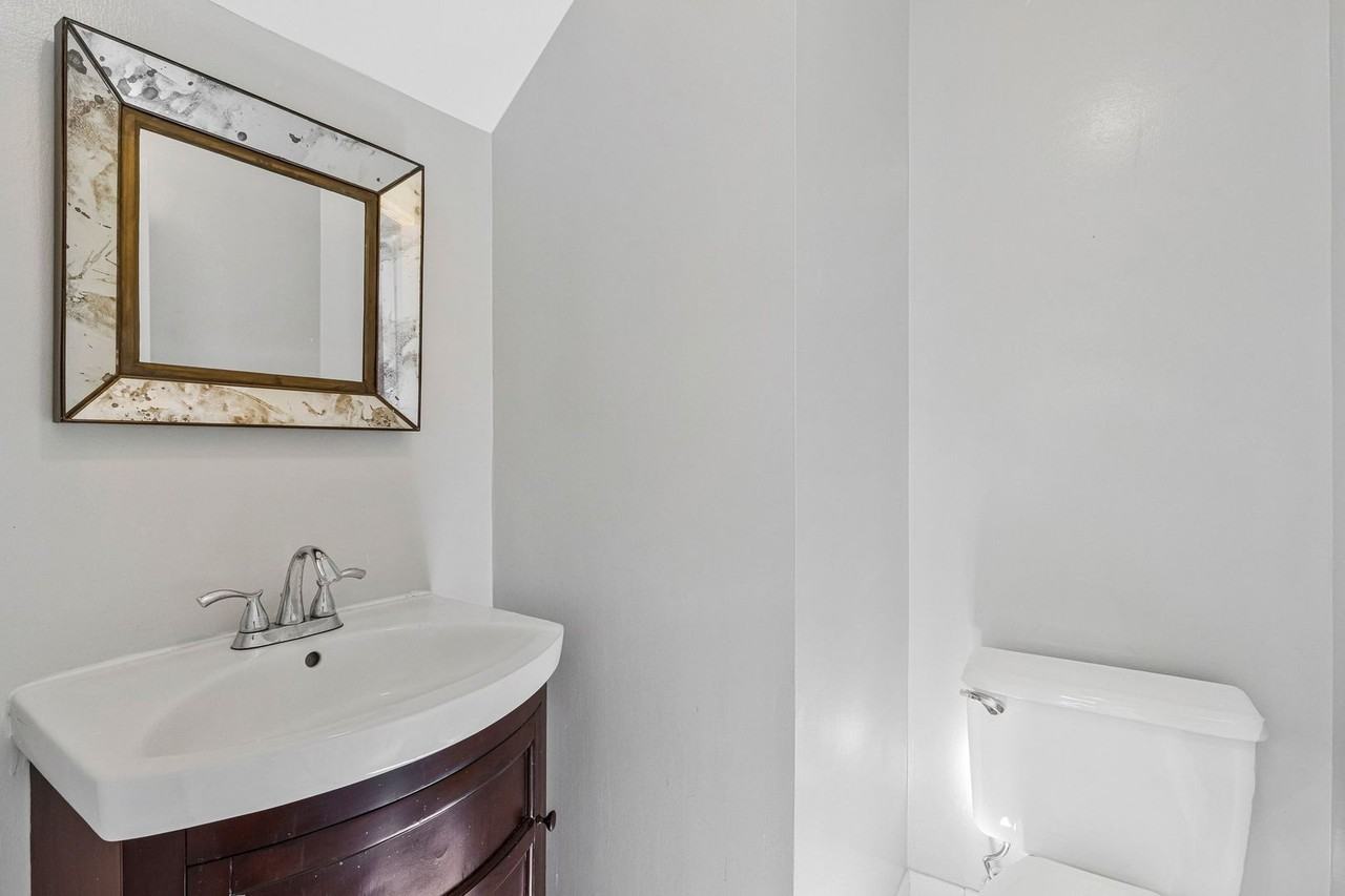 4305 Massachusetts Ave Nw - Photo 4 of 26