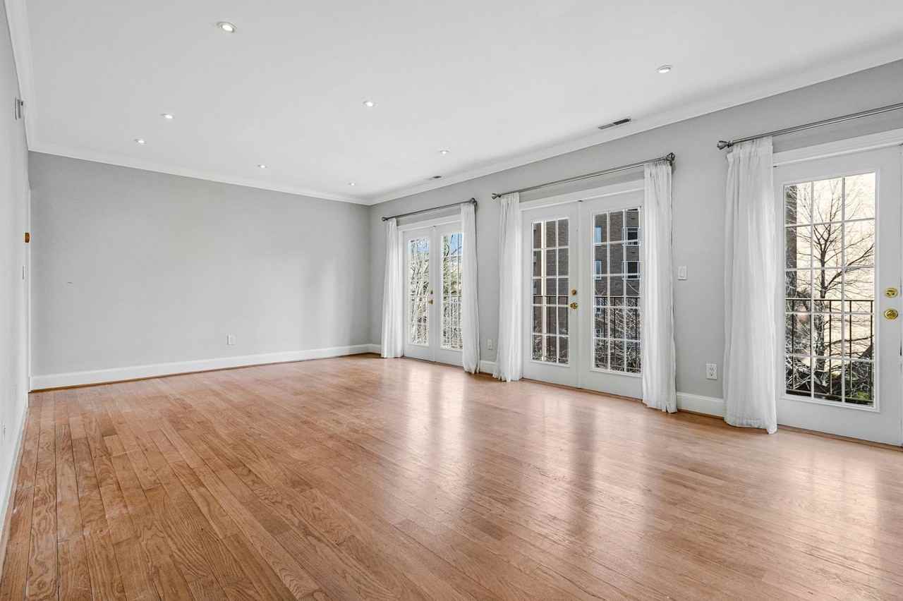 4305 Massachusetts Ave Nw - Photo 5 of 26
