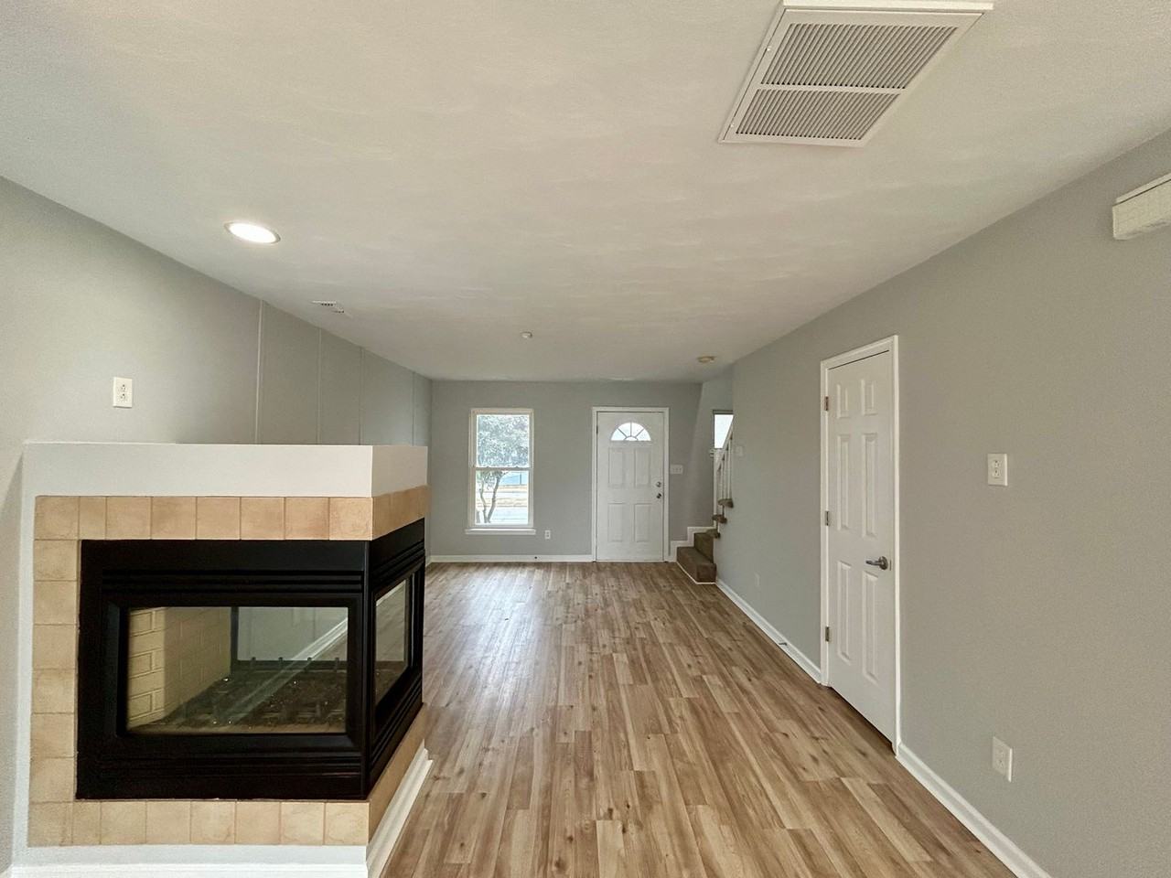 1420 W Ocean View Ave - Photo 3 of 16