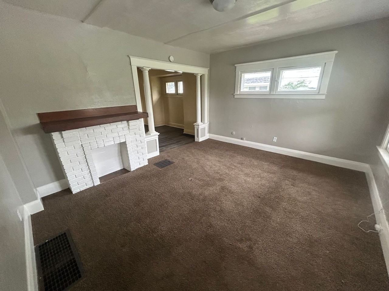 948 White St - Photo 2 of 14