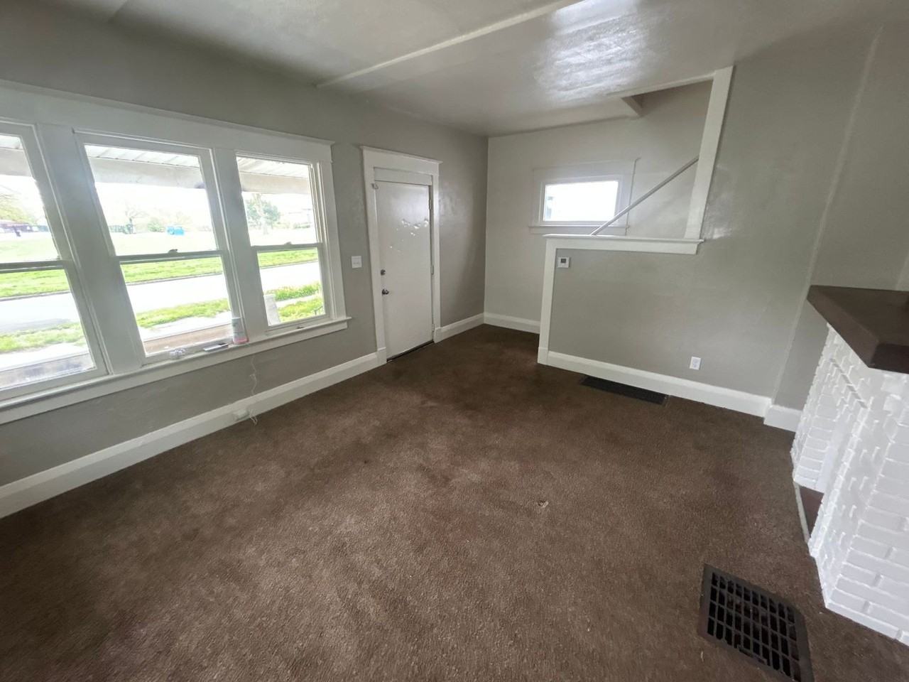 948 White St - Photo 3 of 14