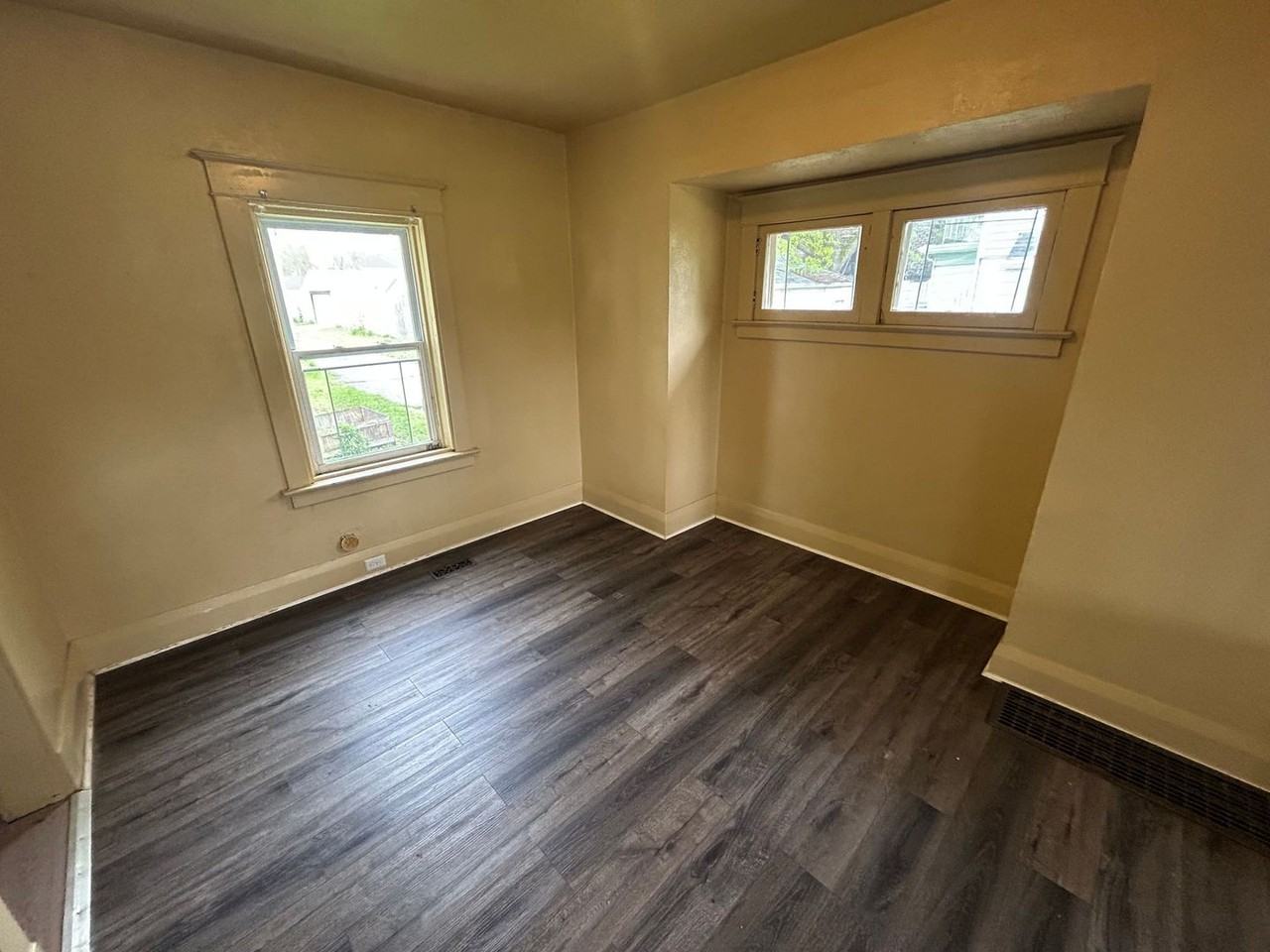 948 White St - Photo 4 of 14
