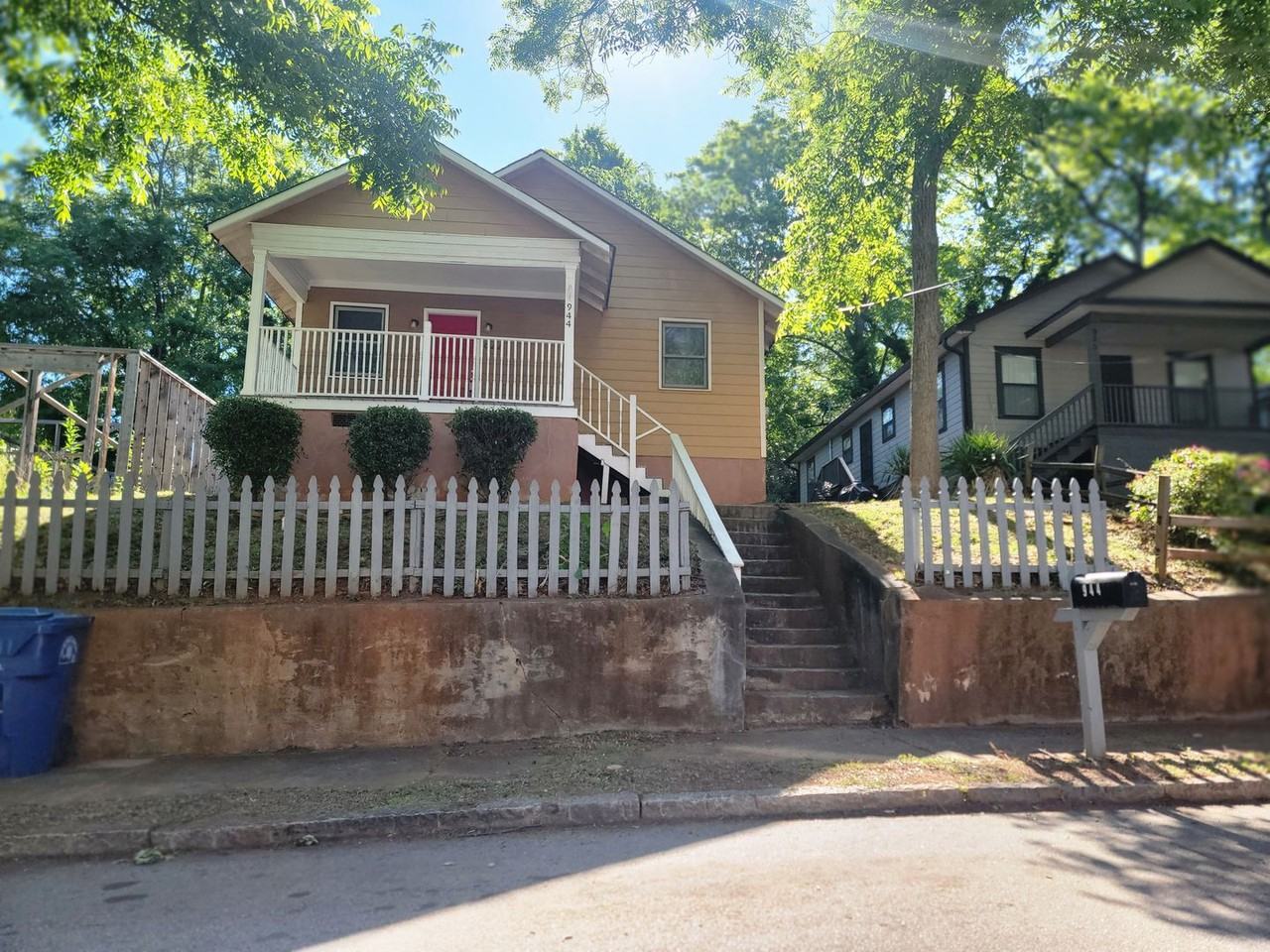 944 Smith St Sw - Photo 2 of 21