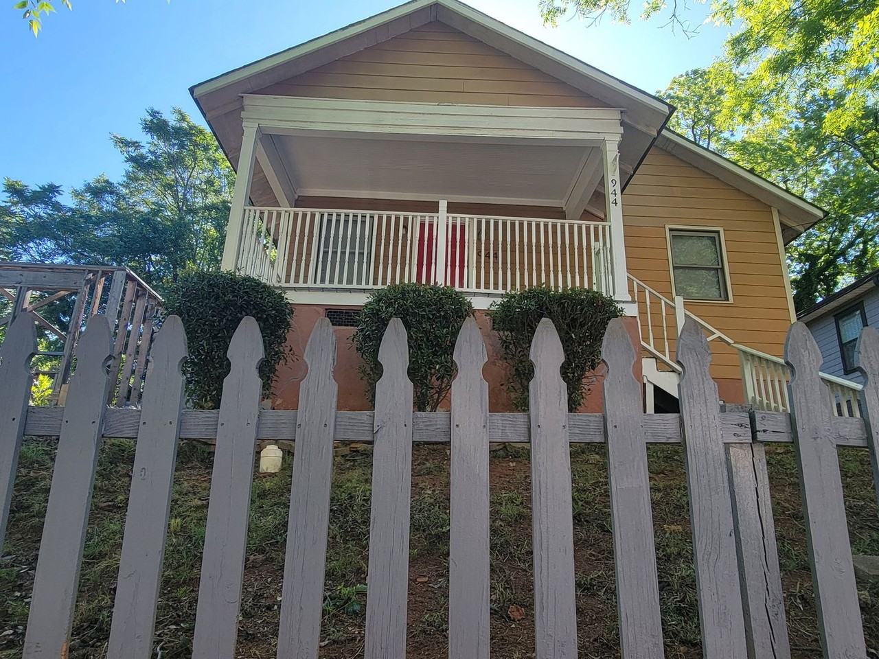 944 Smith St Sw - Photo 4 of 21